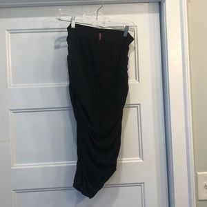 Hard tail ruched black skirt